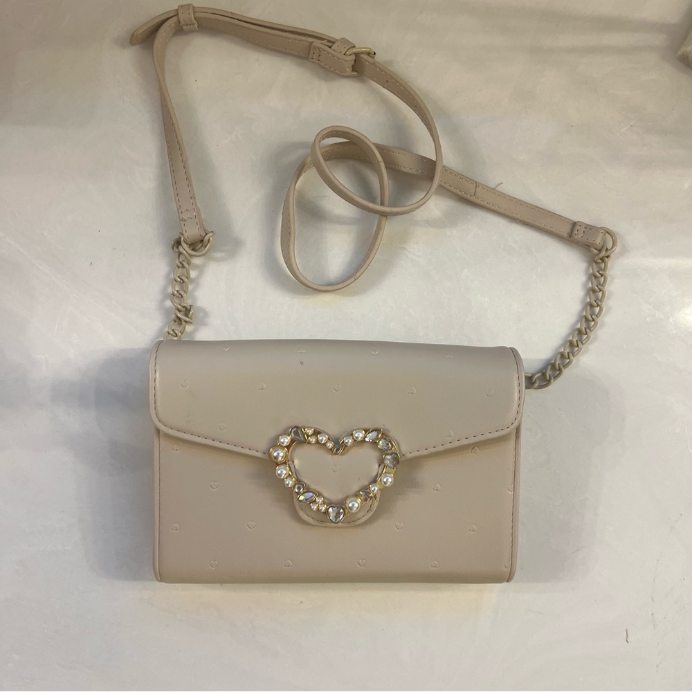 Betsey Johnson Cream Crossbody Bag with Heart Accent • Great for Valentines 💘